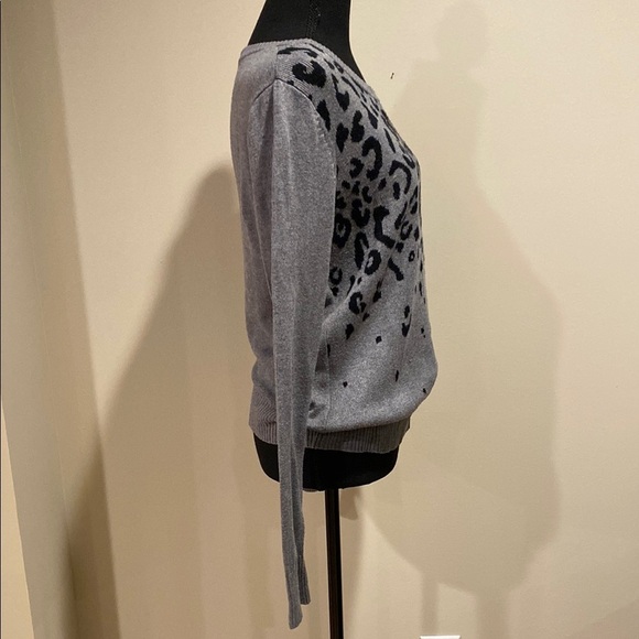 Leopard Print Sweater Crewneck Animal Trend Gray and Black Cotton Size Large - Picture 3 of 7